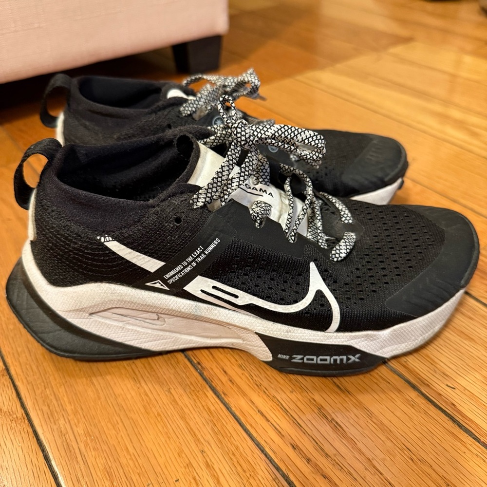 Nike Women ZoomX Zegama Trail running Shoes sz 6